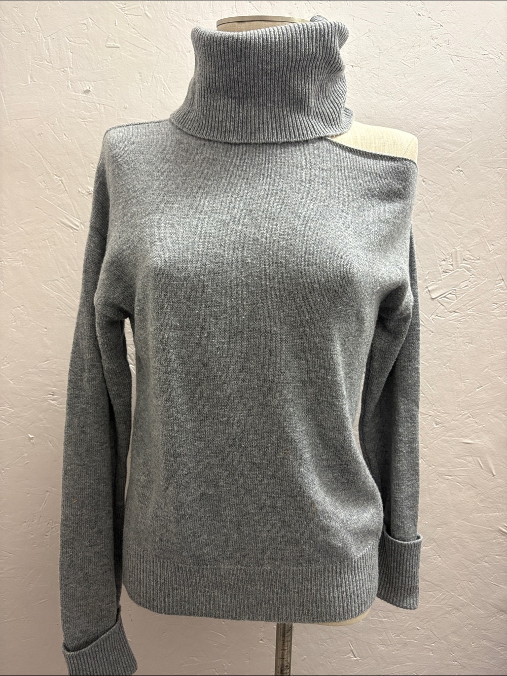 PAIGE Raundi Heather Gray Off-Shoulder Turtleneck Sweater